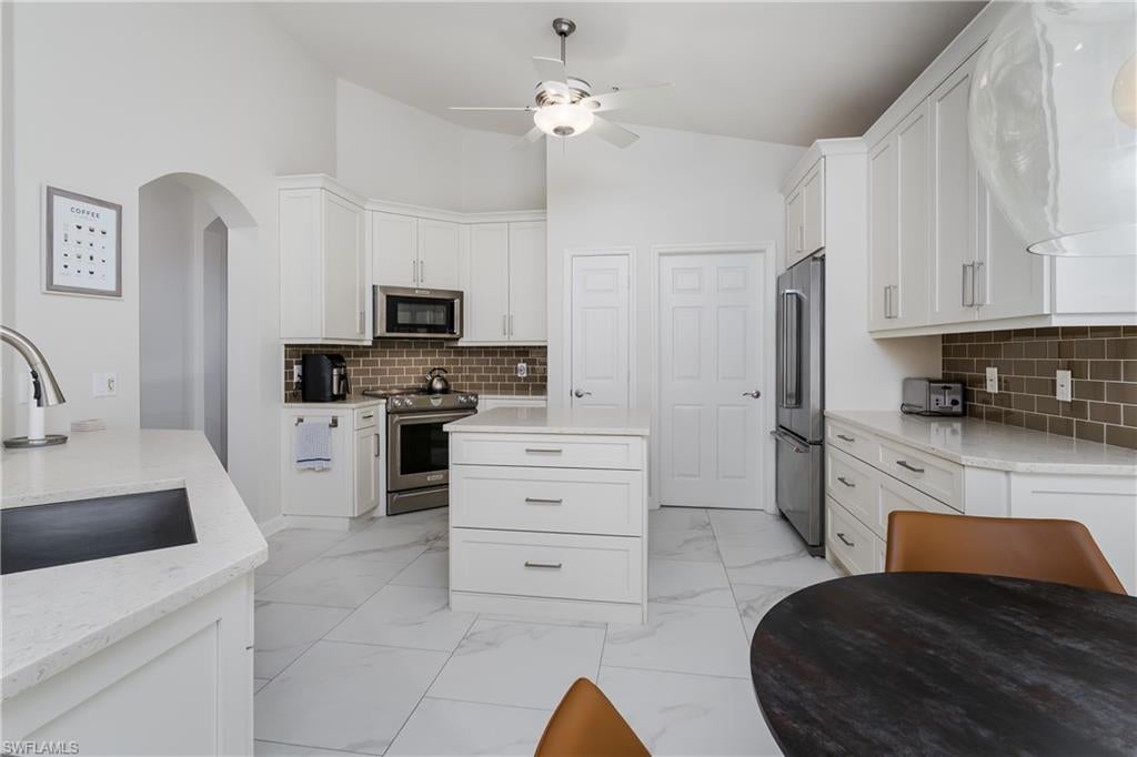 CORAL BAY II - Residential Lease