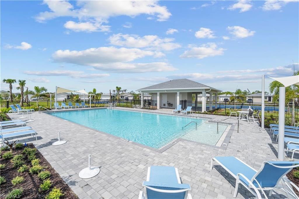 CRESCENT LAKES - Residential