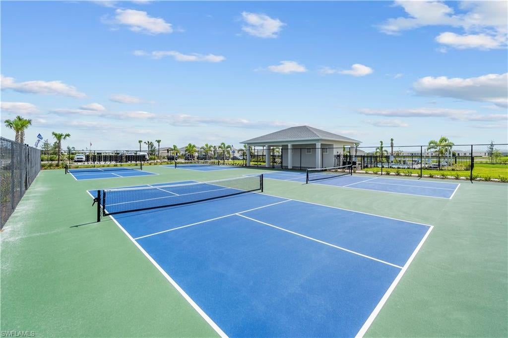 CRESCENT LAKES - Residential