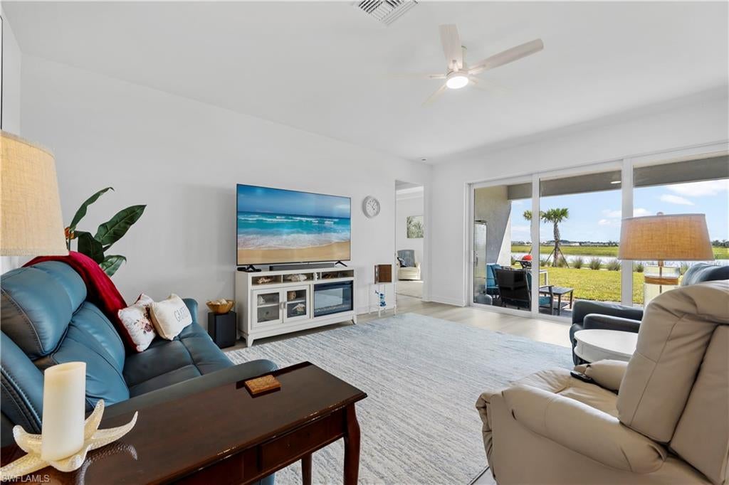 CRESCENT LAKES - Residential