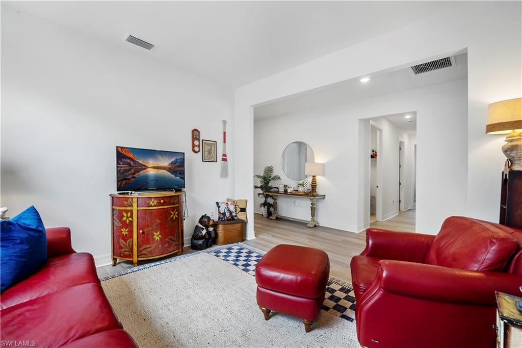 CRESCENT LAKES - Residential