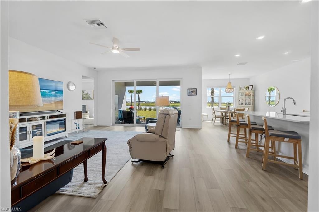 CRESCENT LAKES - Residential