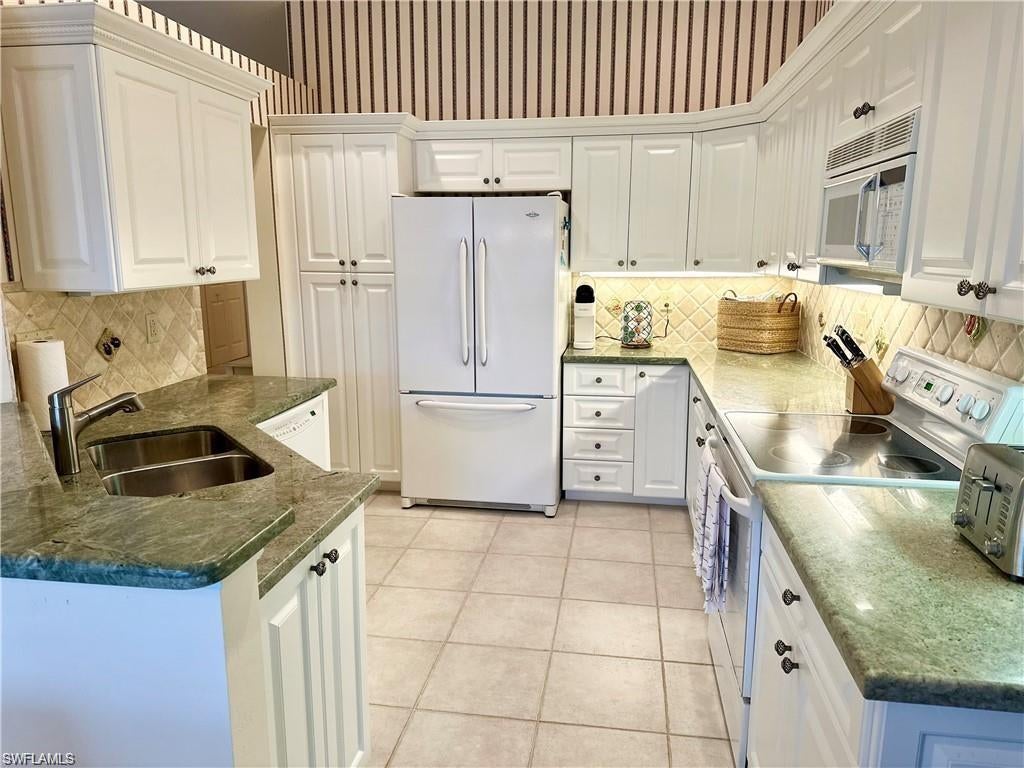 HARBOR LAKES - Residential Lease