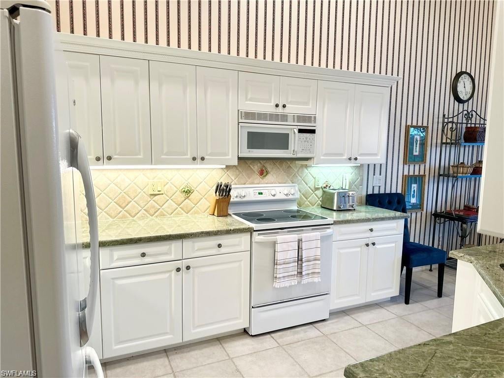 HARBOR LAKES - Residential Lease