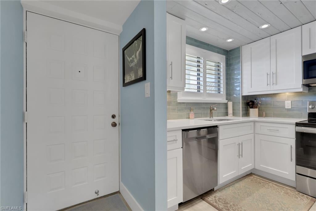 CENTRE COURT CONDO - Residential Lease