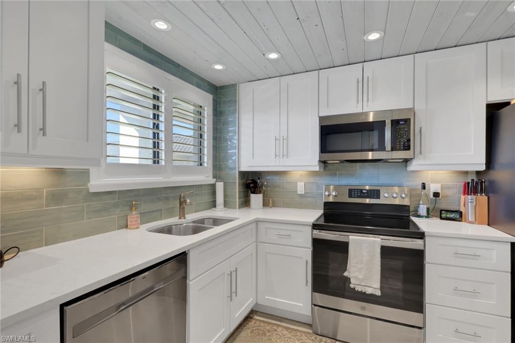 CENTRE COURT CONDO - Residential Lease