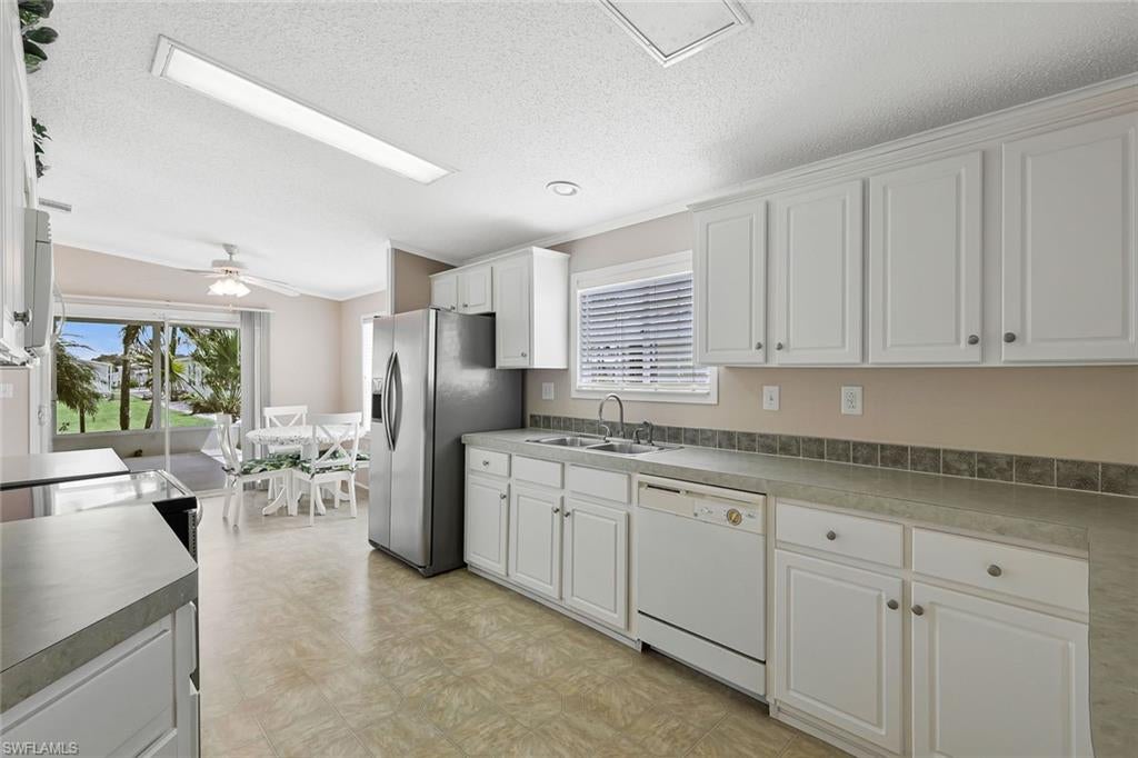 CRYSTAL LAKES - Residential