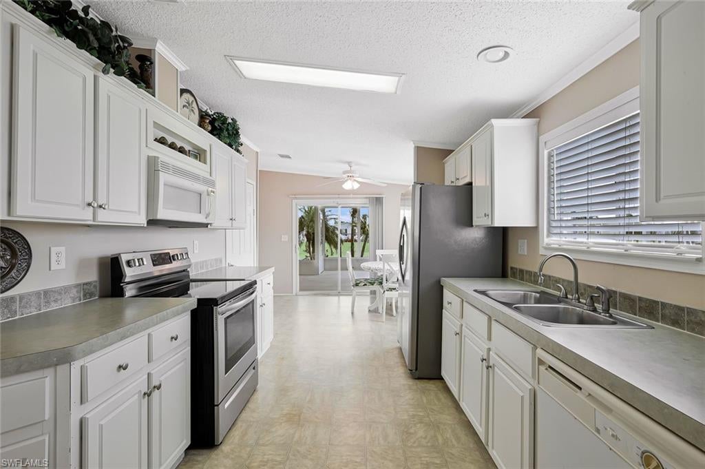 CRYSTAL LAKES - Residential