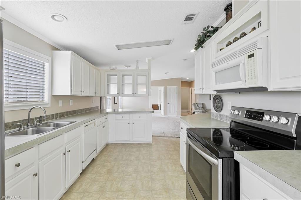 CRYSTAL LAKES - Residential