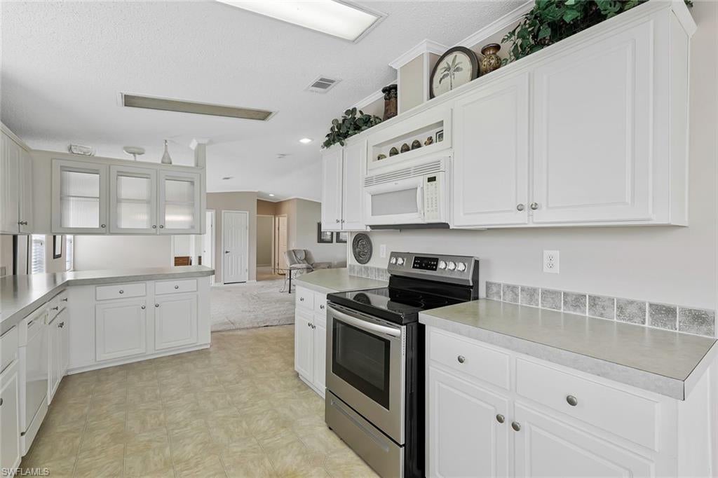CRYSTAL LAKES - Residential
