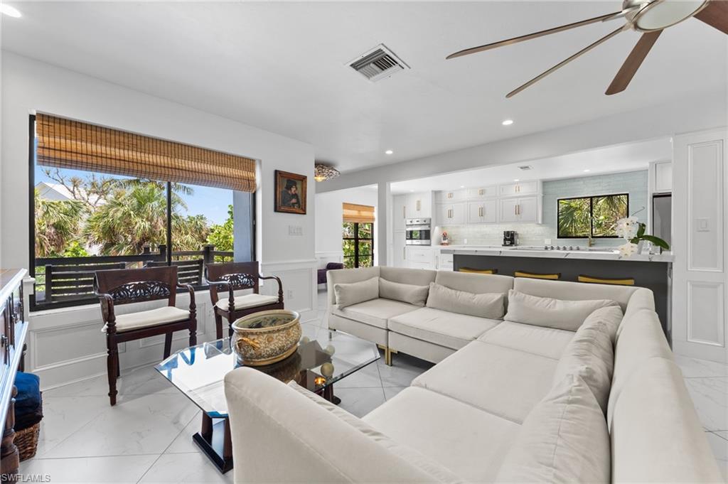 YACHTSMANS COVE - Residential
