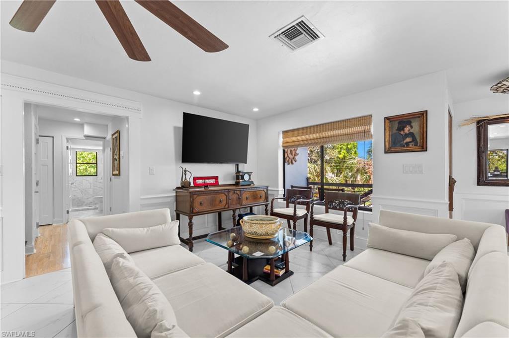 YACHTSMANS COVE - Residential