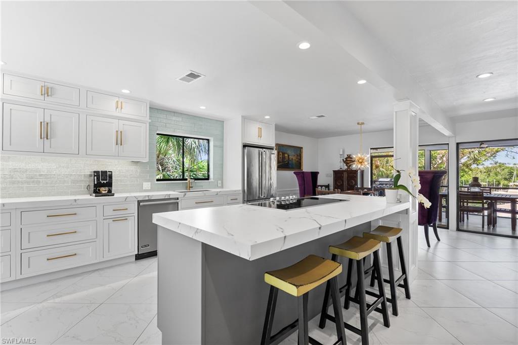 YACHTSMANS COVE - Residential