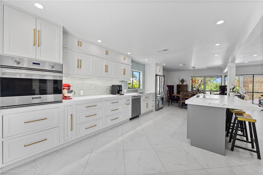 YACHTSMANS COVE - Residential