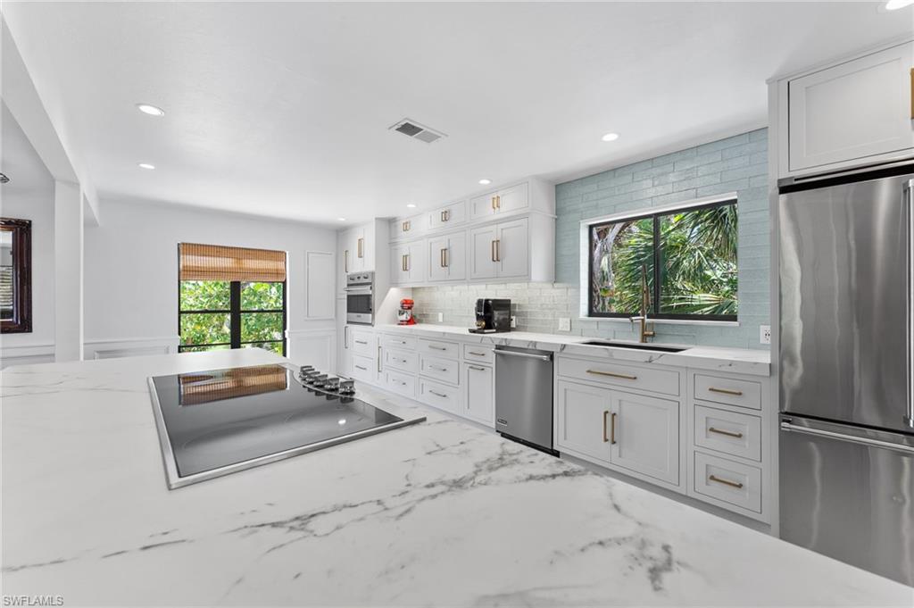 YACHTSMANS COVE - Residential