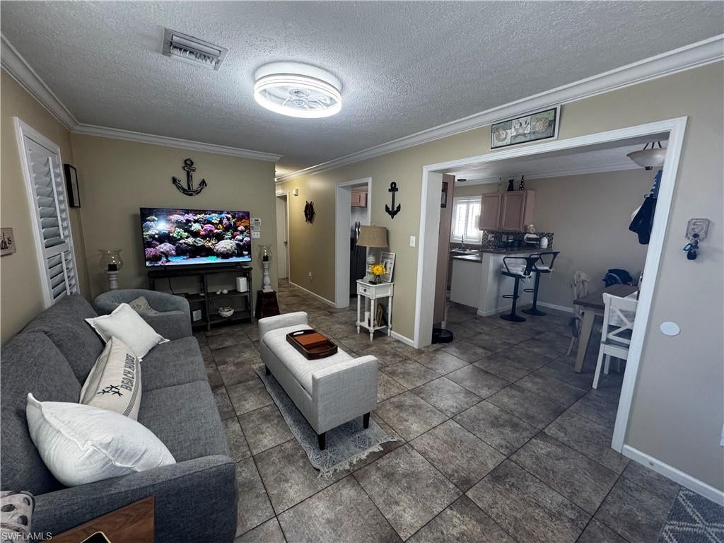 LEAWOOD LAKES - Residential Lease