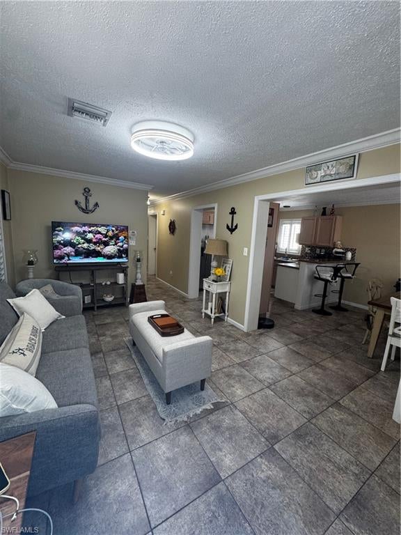 LEAWOOD LAKES - Residential Lease