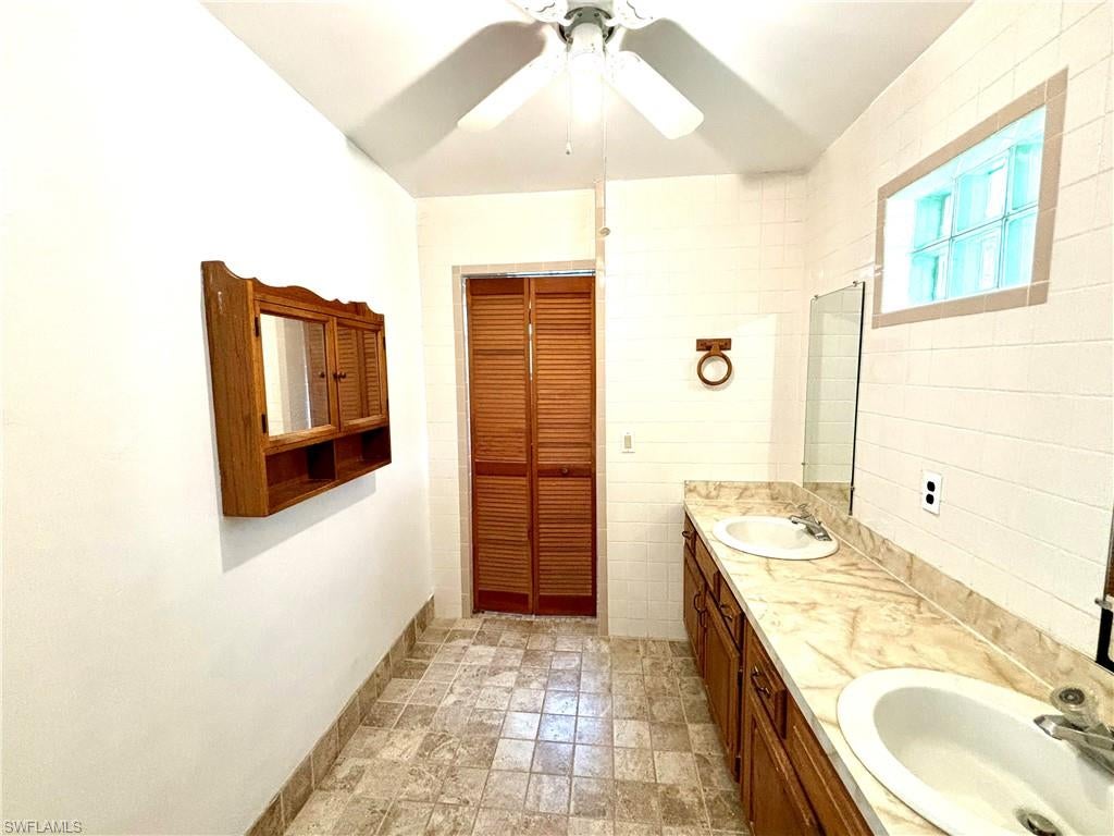 LIVINGSTON MEADOW - Residential Lease