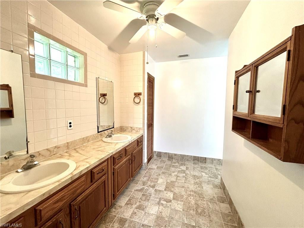 LIVINGSTON MEADOW - Residential Lease