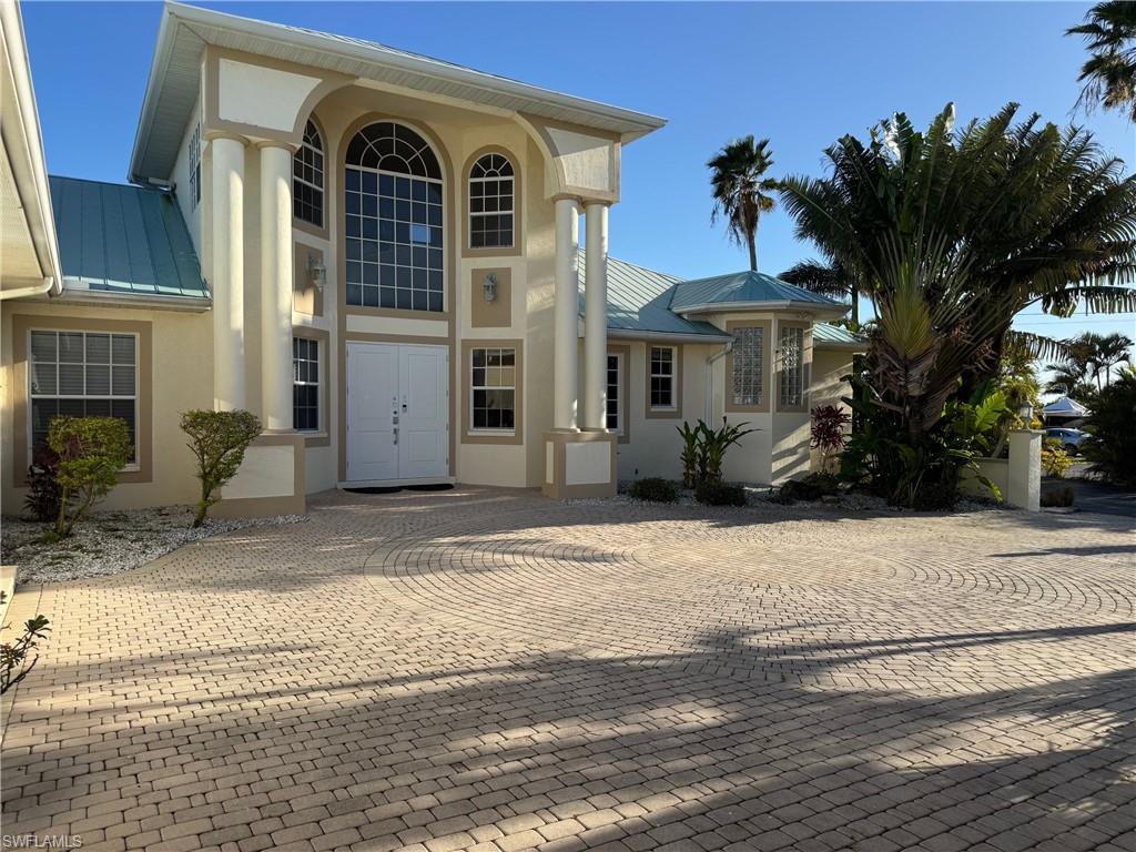 ADMIRALTY YACHT & RACQUET CLUB - Residential
