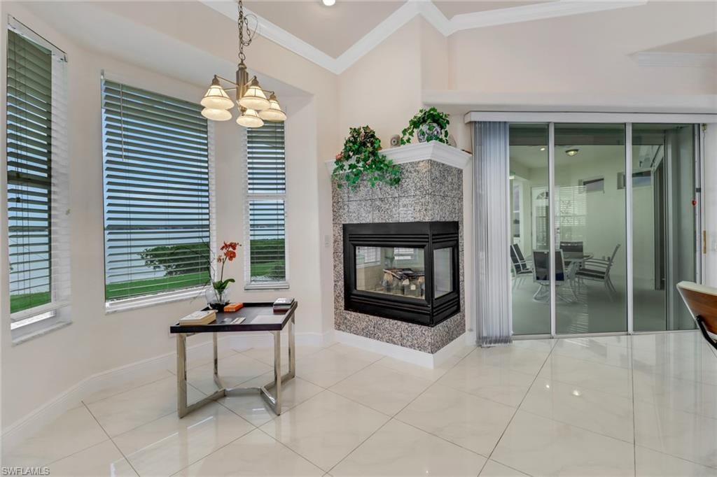 ADMIRALTY YACHT & RACQUET CLUB - Residential