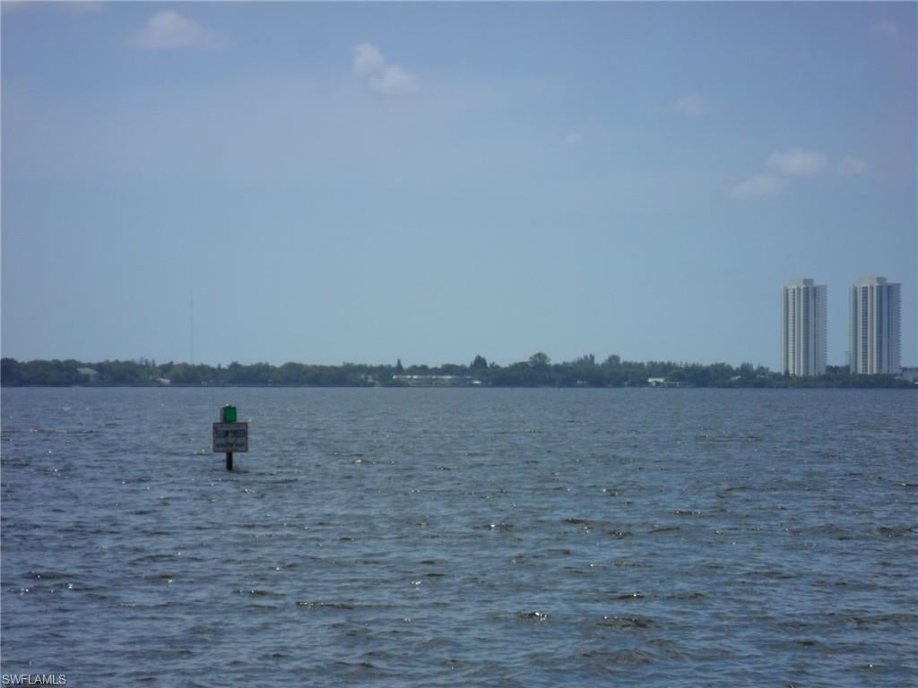 ADMIRALTY YACHT & RACQUET CLUB - Residential