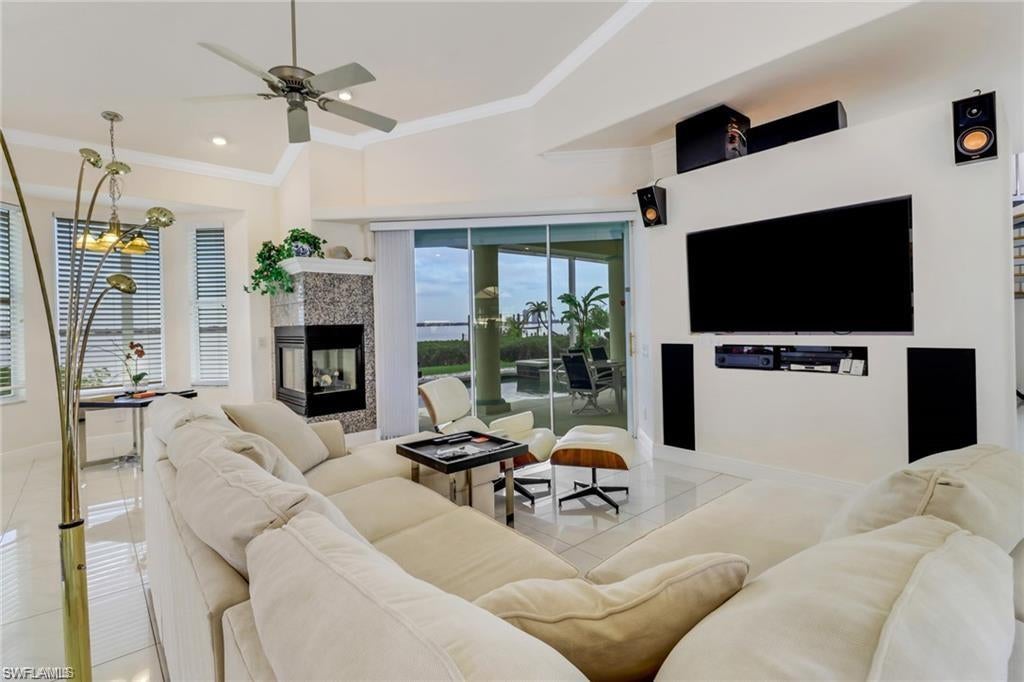 ADMIRALTY YACHT & RACQUET CLUB - Residential