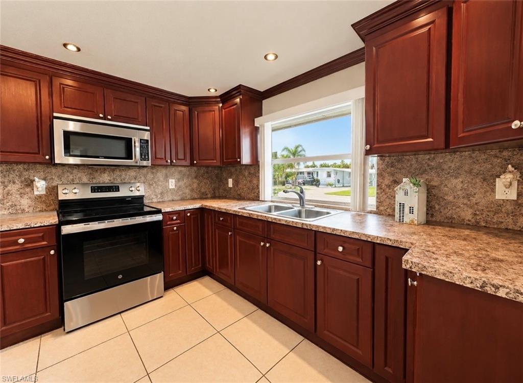 NAPLES MOBILE ESTATES - Residential