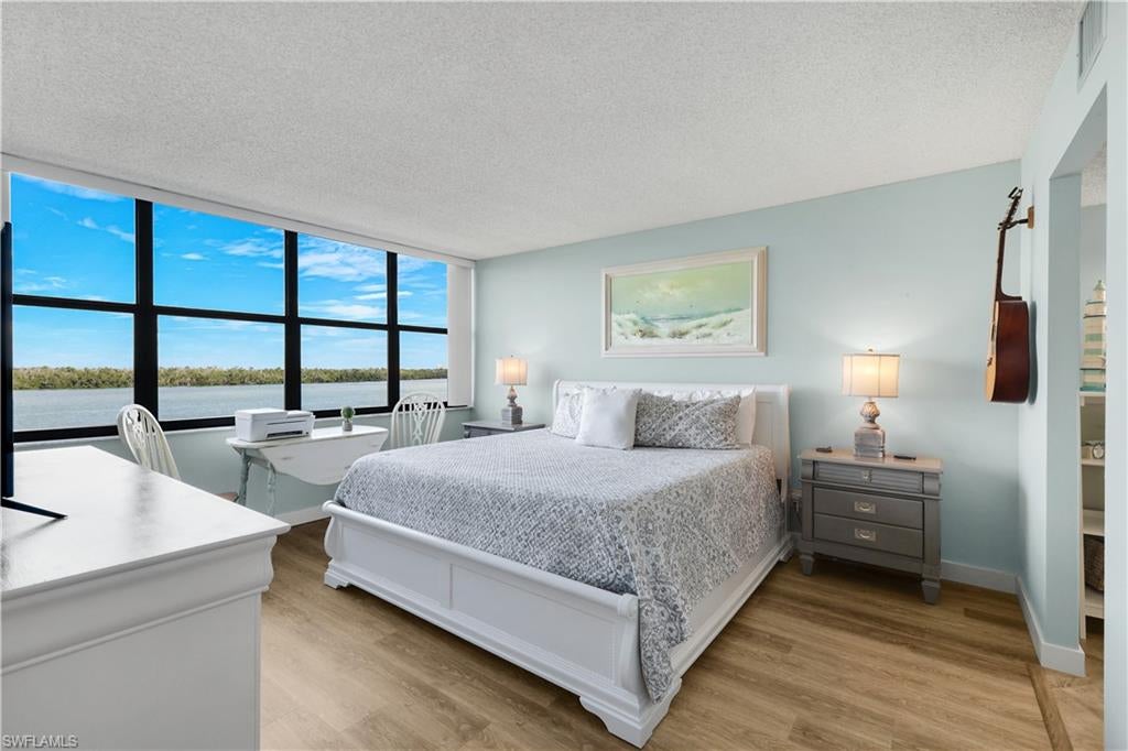 THE PALMS OF BAY BEACH - Residential