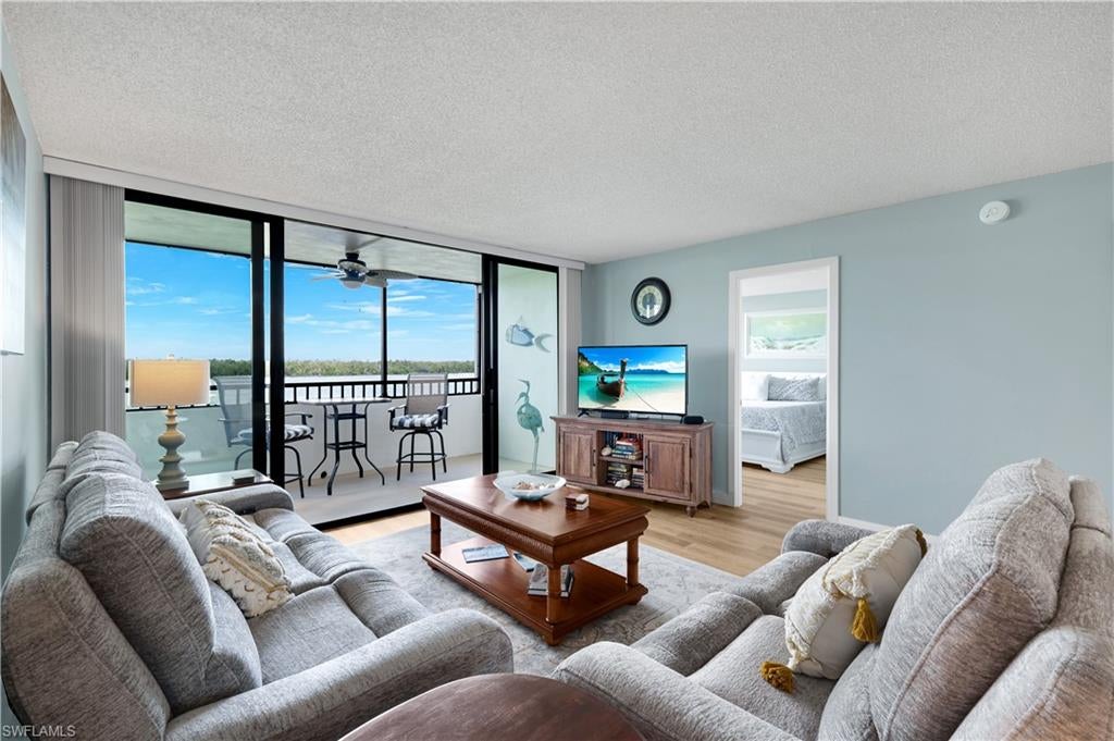 THE PALMS OF BAY BEACH - Residential