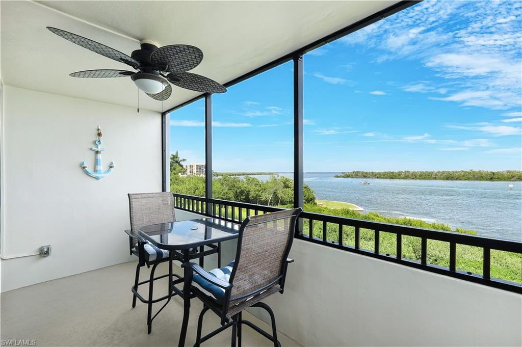 THE PALMS OF BAY BEACH - Residential