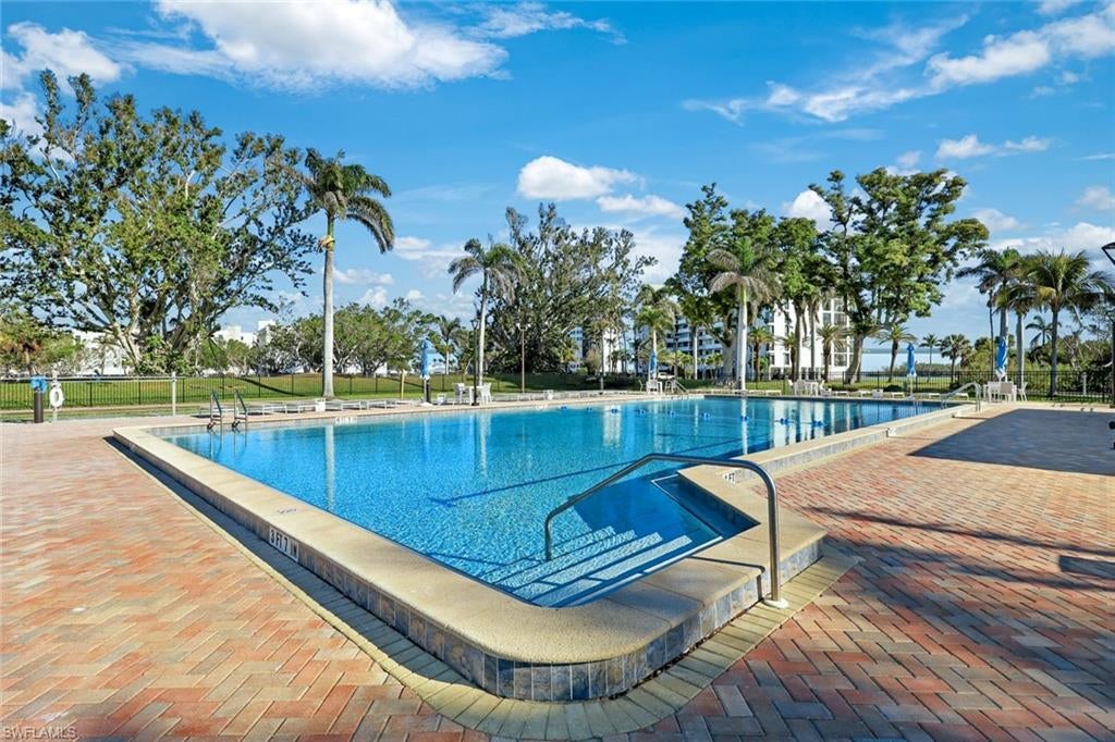 THE PALMS OF BAY BEACH - Residential