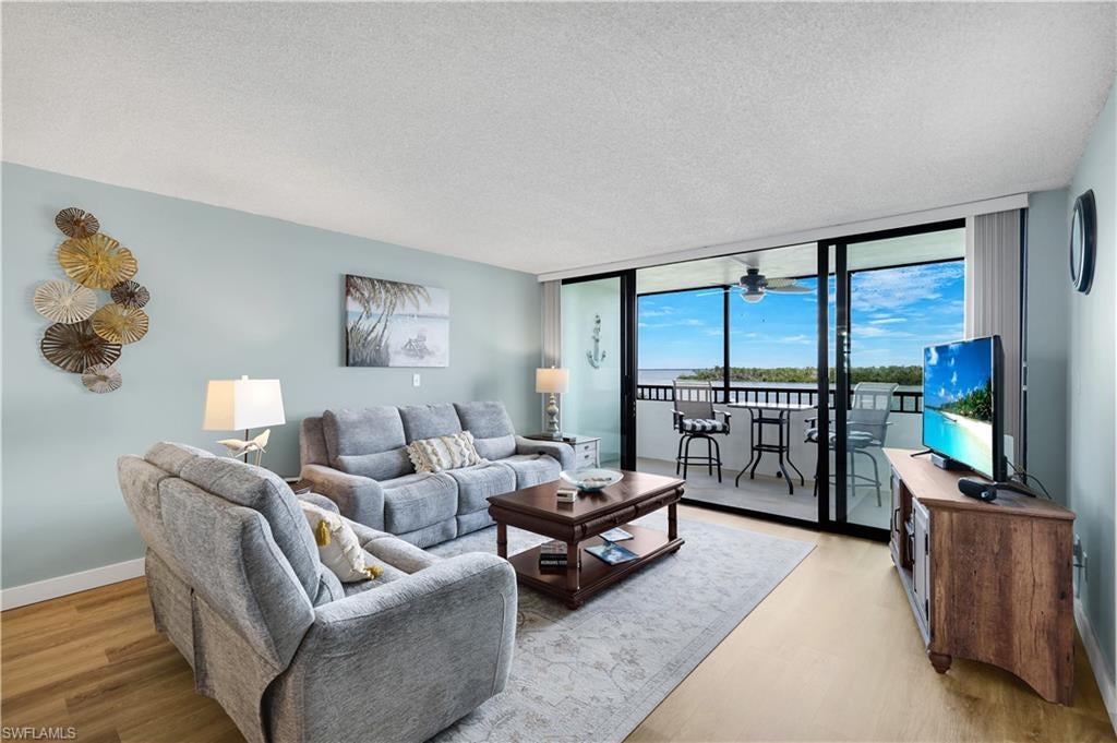 THE PALMS OF BAY BEACH - Residential