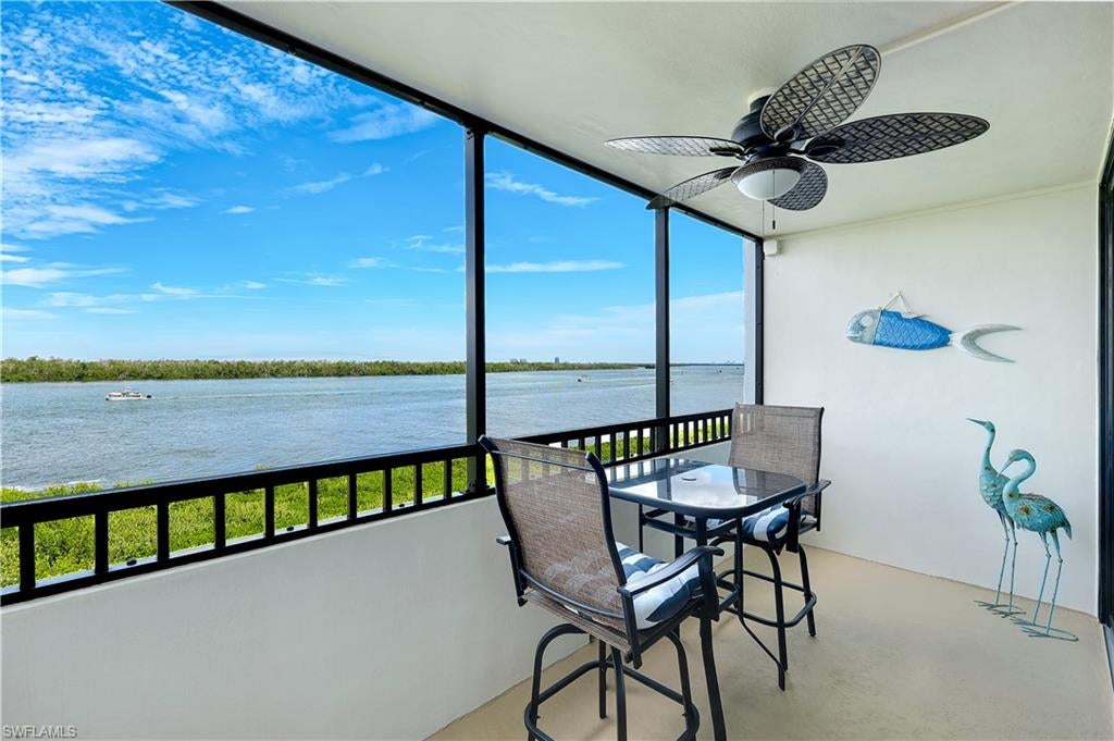 THE PALMS OF BAY BEACH - Residential