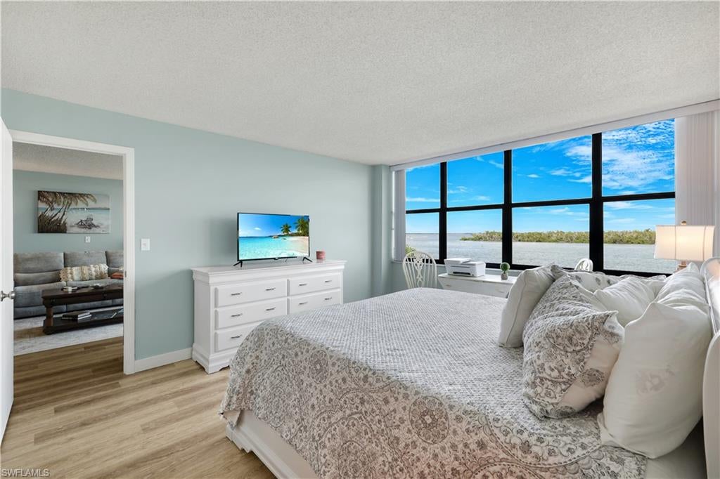 THE PALMS OF BAY BEACH - Residential