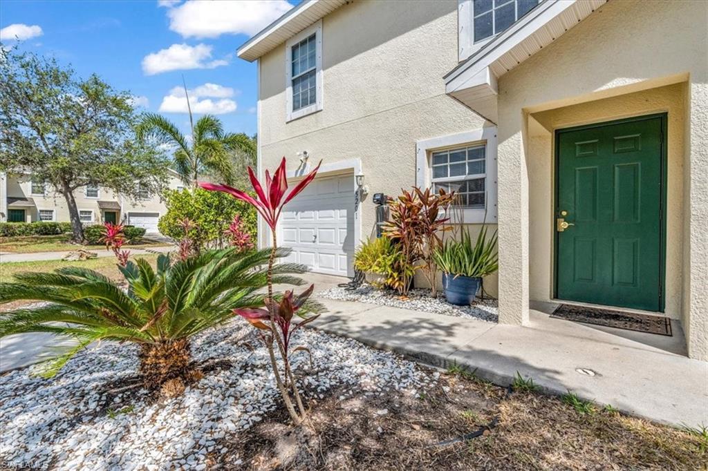 Move-in special: First month’s rent FREE for qualified applicants with a lease starting on or before December 1, 2026.  Located just off US-41 in the Oak Crest Villas community, this well-kept 3-bedroom, 2.5-bath home is available for an annual lease. Inside, you’ll find tile flooring, granite kitchen countertops, stainless-steel appliances, a reverse-osmosis water system, and a Ring doorbell for added peace of mind. The attached one-car garage provides extra storage, and the extended driveway accommodates parking for three vehicles. A new central HVAC system and upstairs laundry add everyday convenience. Rent covers HOA dues, lawn care, and exterior pest service, along with access to the community pool. Vacant and easy to show; HOA approval required before move-in.