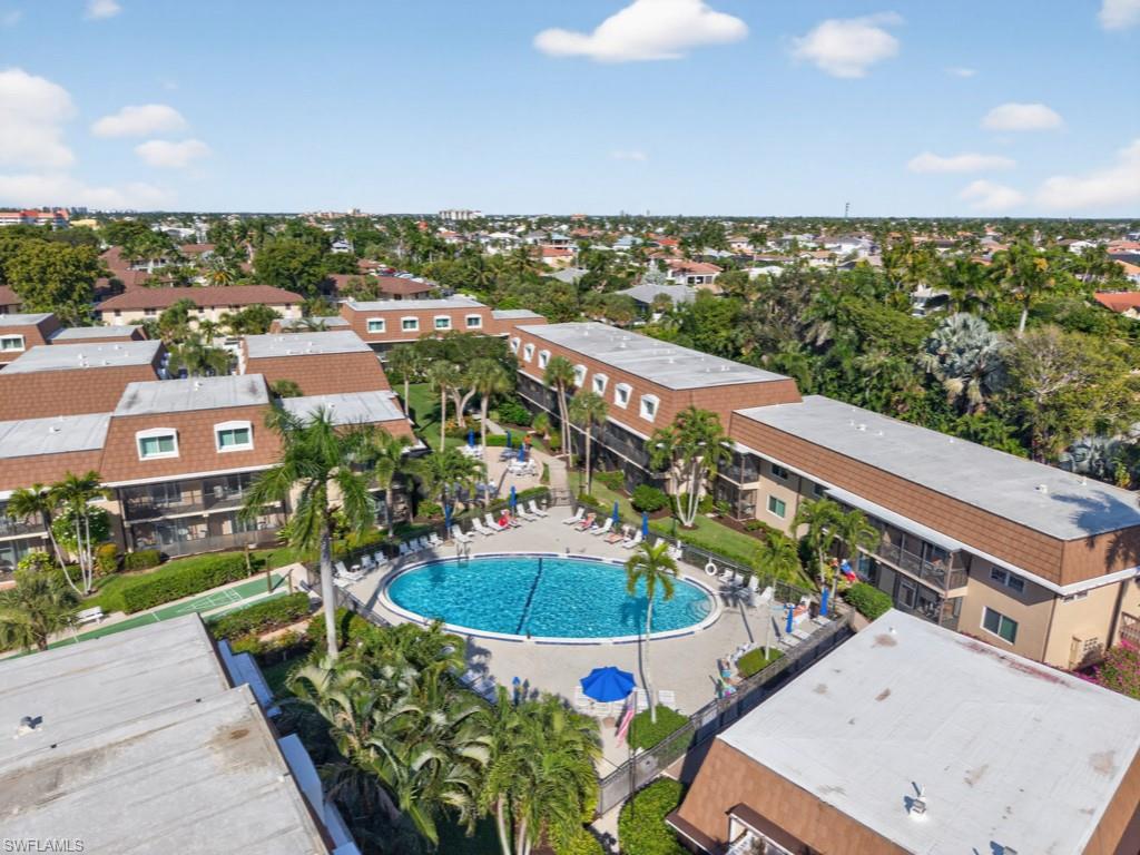 ISLAND MANOR APTS - Residential