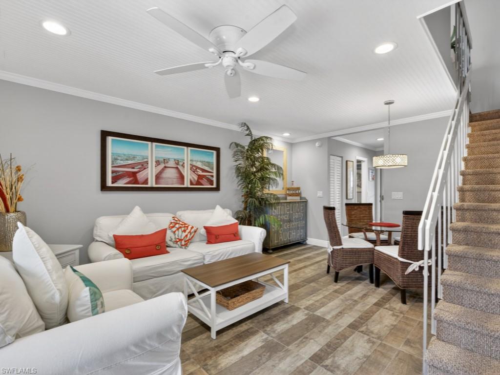 ISLAND MANOR APTS - Residential