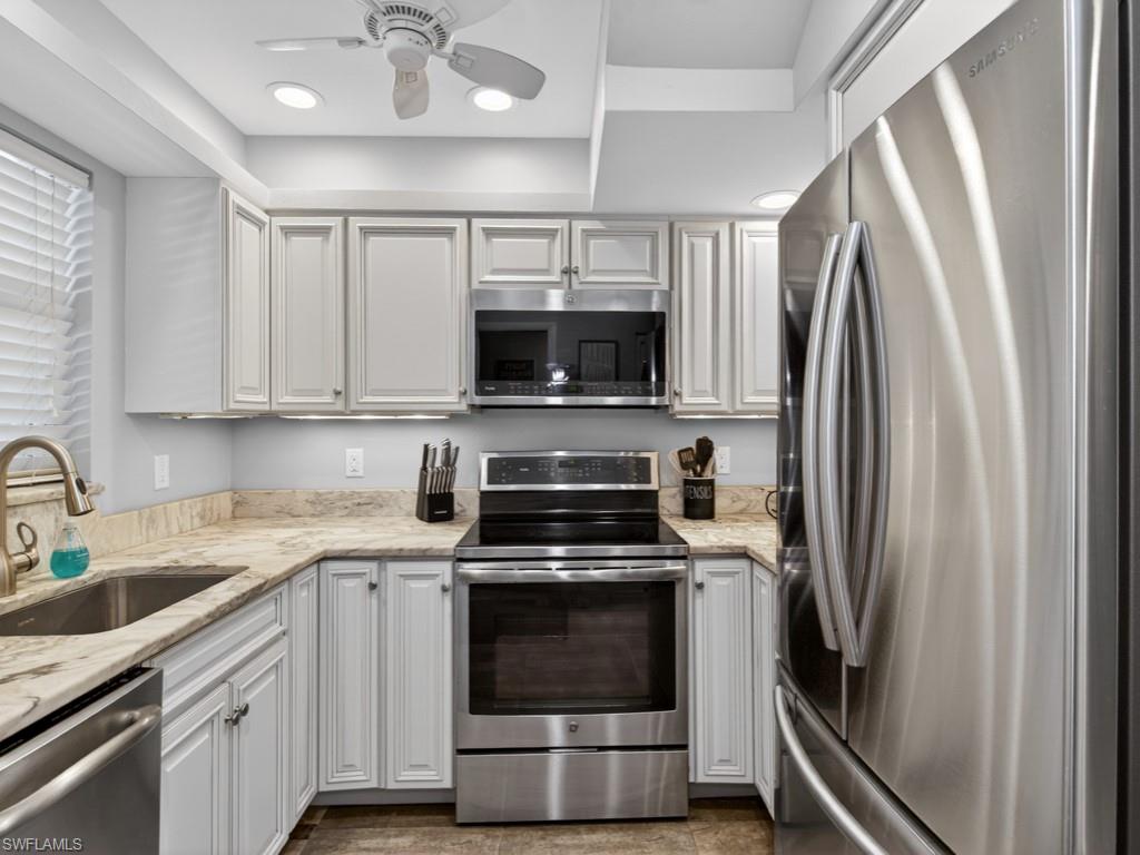 ISLAND MANOR APTS - Residential