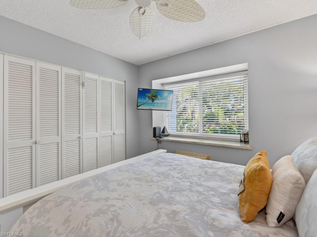 ISLAND MANOR APTS - Residential