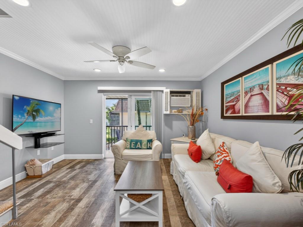 ISLAND MANOR APTS - Residential