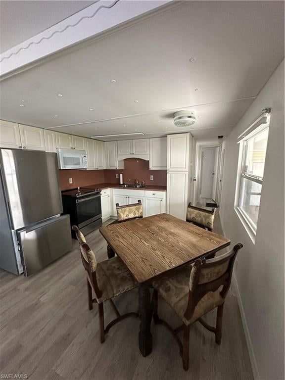 MOORHEAD MANOR - Residential