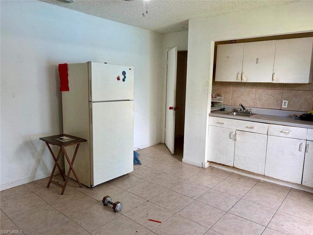 NAPLES MANOR - Residential Income