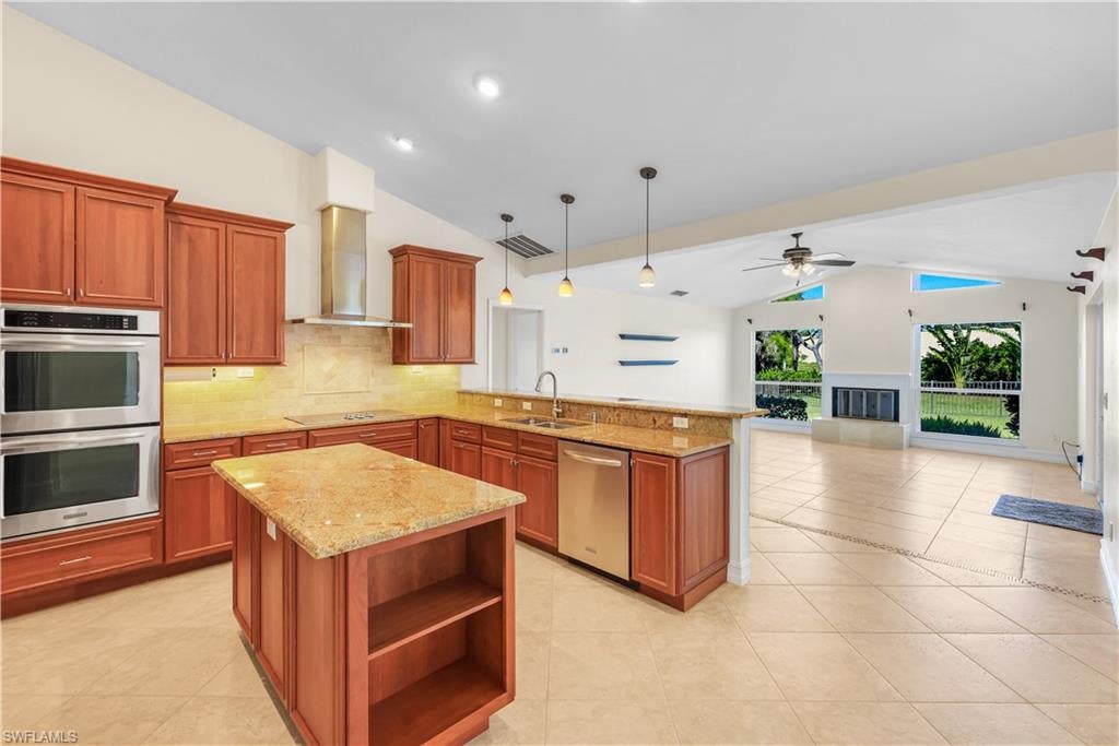 IMPERIAL GOLF ESTATES - Residential