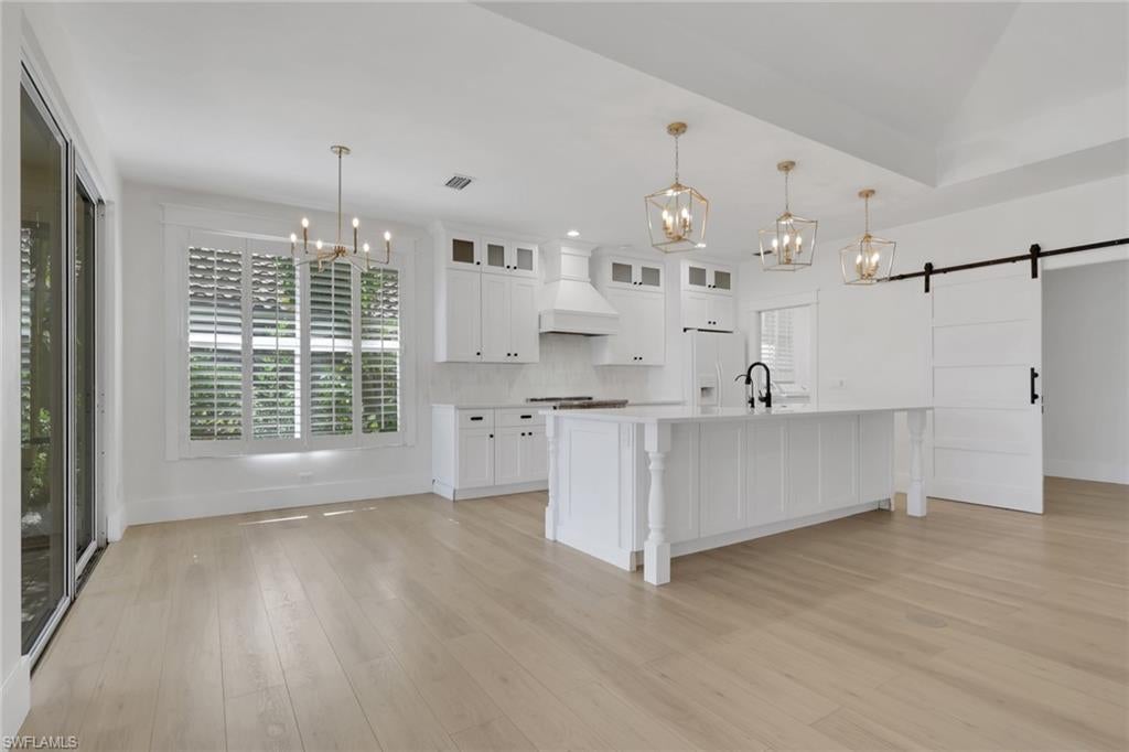 LONGSHORE LAKE - Residential