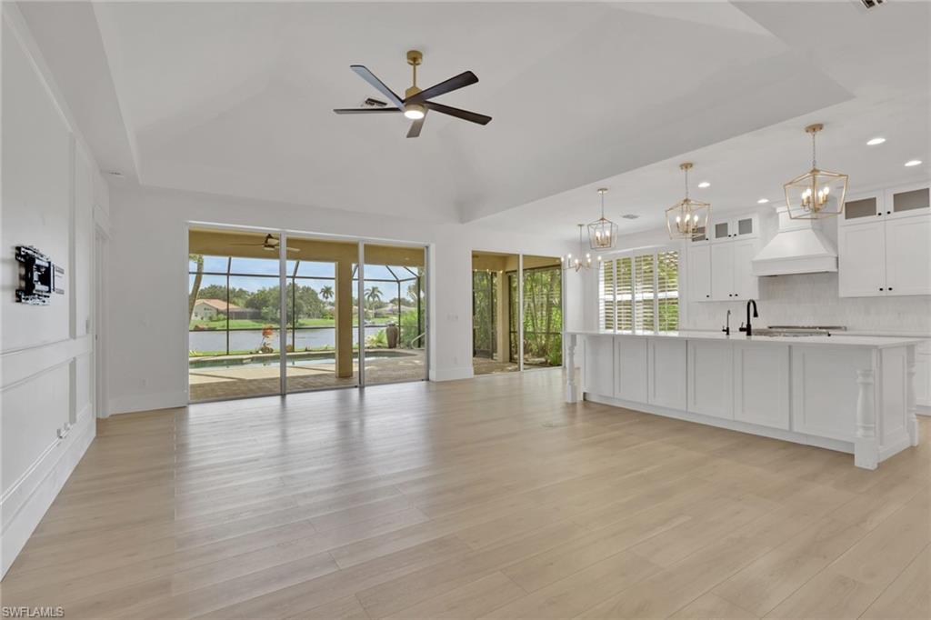 LONGSHORE LAKE - Residential