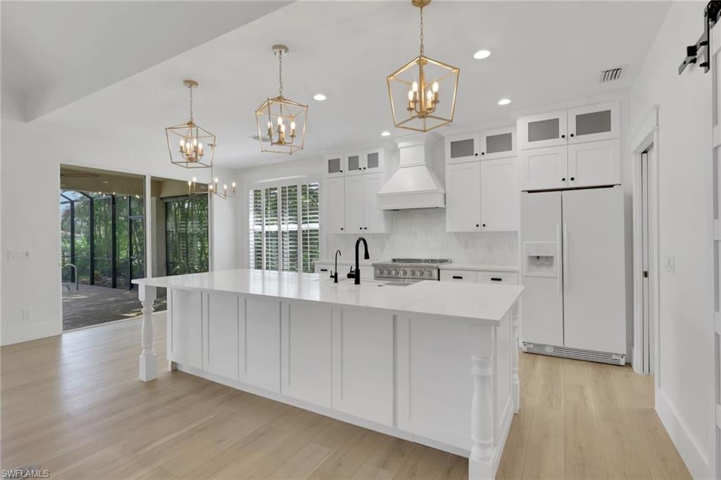 LONGSHORE LAKE - Residential