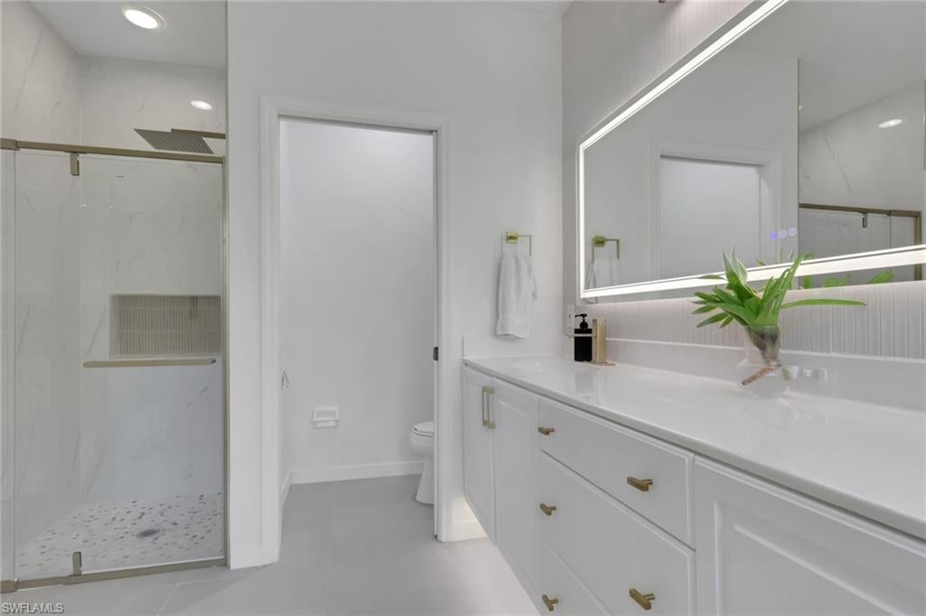 LONGSHORE LAKE - Residential