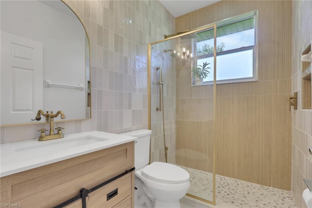 LONGSHORE LAKE - Residential