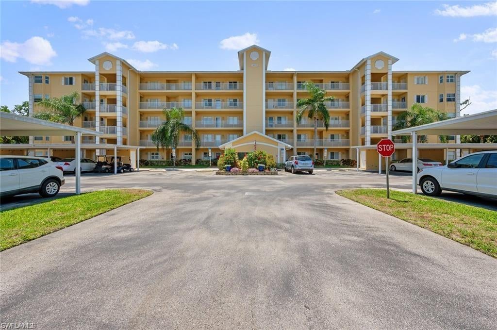 Welcome to your remodeled, 3 bedroom, 2 bath condo. Wood like tile floors flow from the entrance to the lanai. This is fully turnkey with
updated furniture and extra rollaway bed in the guest bedroom. The Breckenridge community is ideal for active adults, offering a wide array of
amenities including bundled golf, five community pools, a clubhouse, multiple tennis courts, bocce courts, a fitness center, shuffleboard, and
even boat and RV storage. The owners have rented this out, when they do not use it, with ease. Book your tour now!